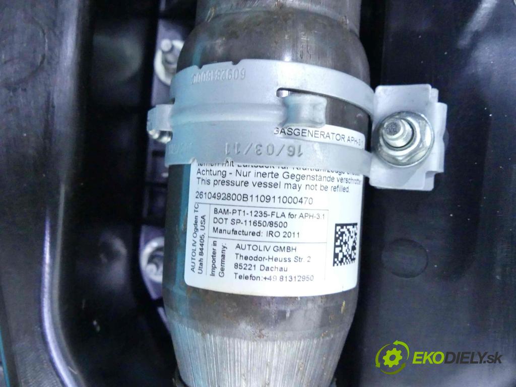 Opel Astra IV 2009-2015 1.6 16V 116 HP manual 85 kW 1598 cm3 5- kokpit,pristrojová doska rozdeľovacia