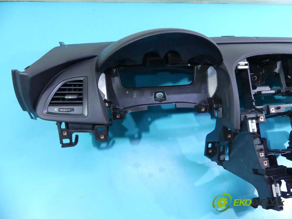 Opel Astra IV 2009-2015 1.6 16V 116 HP manual 85 kW 1598 cm3 5- kokpit,pristrojová doska rozdeľovacia