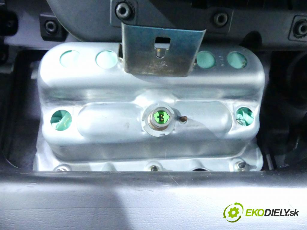 Ford Fiesta Mk6 2002-2008 1.4 tdci 68 HP manual 50 kW 1399 cm3 5- kokpit,pristrojová doska rozdeľovacia