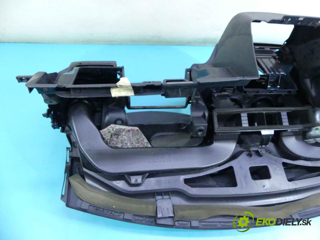Ford Fiesta Mk6 2002-2008 1.4 tdci 68 HP manual 50 kW 1399 cm3 5- kokpit,pristrojová doska rozdeľovacia