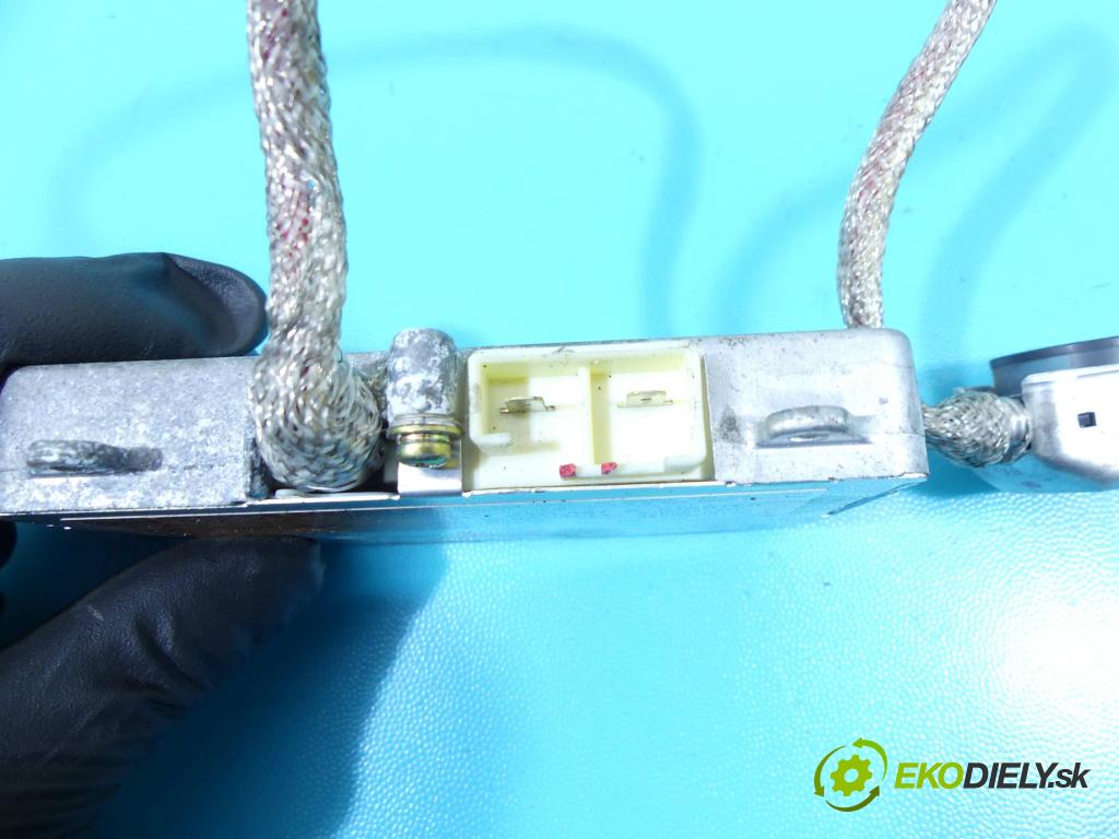 Renault Vel satis 3.0 dci 177 HP automatic 130 kW 2958 cm3 5- střídač: xenon 8200051260 (Riadiace jednotky xenónu)