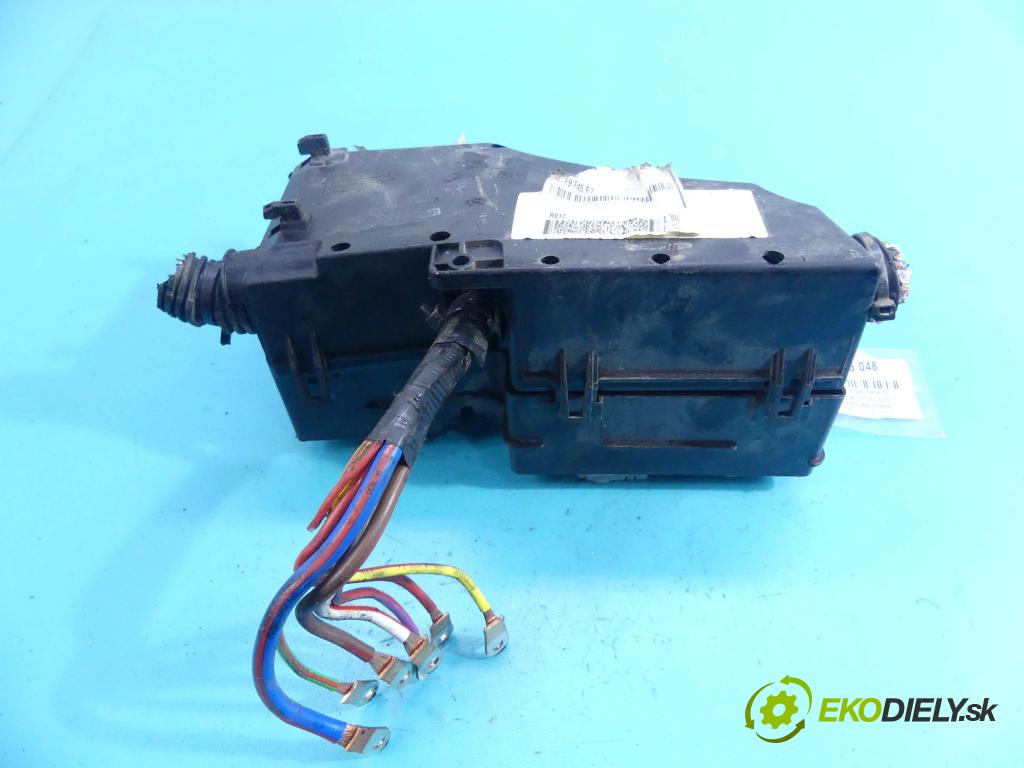 Ford Kuga Mk2 2013-2019 2.0 tdci 150 hp manual 110 kW 1997 cm3 5- skříňka pojistková AV6T-14A142-AB (Pojistkové skříňky)