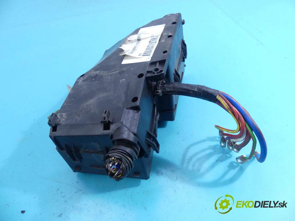 Ford Kuga Mk2 2013-2019 2.0 tdci 150 hp manual 110 kW 1997 cm3 5- skříňka pojistková AV6T-14A142-AB (Pojistkové skříňky)