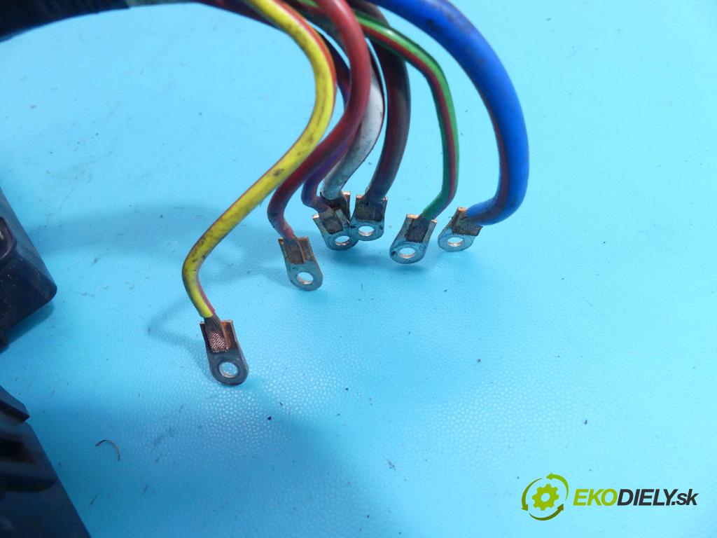 Ford Kuga Mk2 2013-2019 2.0 tdci 150 hp manual 110 kW 1997 cm3 5- skříňka pojistková AV6T-14A142-AB (Pojistkové skříňky)