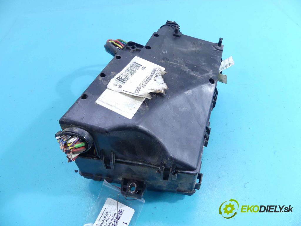 Ford Kuga Mk2 2013-2019 2.0 tdci 150 hp manual 110 kW 1997 cm3 5- skříňka pojistková AV6T-14A142-AB (Pojistkové skříňky)