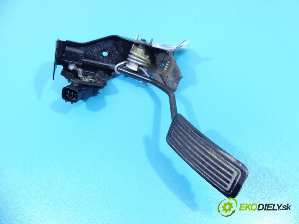 Toyota Corolla Verso II 2004-2009 2.0 D4D 116 HP manual 85 kW 1995 cm3 5- pedále 89281-52021 (Pedále)