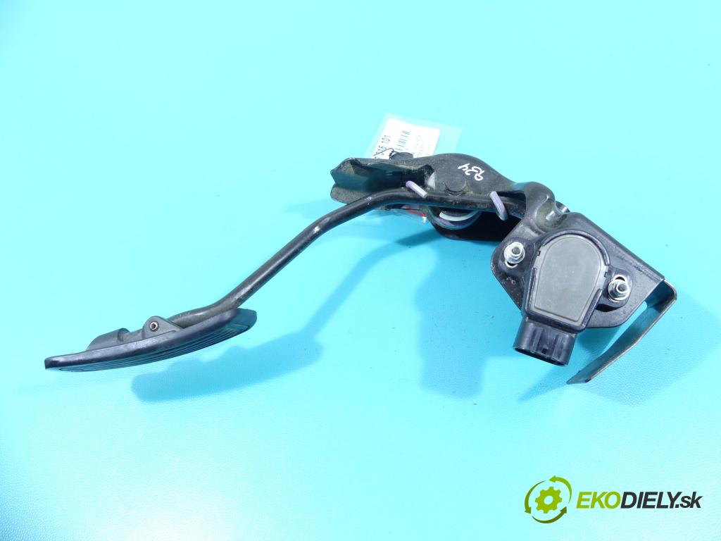 Toyota Corolla Verso II 2004-2009 2.0 D4D 116 HP manual 85 kW 1995 cm3 5- pedále 89281-52021 (Pedále)