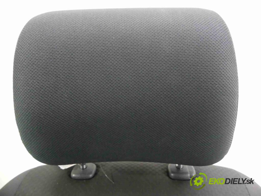 Toyota Corolla Verso II 2004-2009 2.0 D4D 116 HP manual 85 kW 1995 cm3 5- Sedačka pravý  (Sedačky, sedadlá)