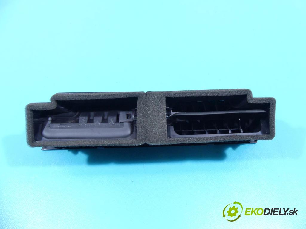 Audi A4 B8 2007-2015 2.0 TDI 143 HP automatic 105 kW 1968 cm3 4- Mřížka: kúrenia stredová 8T1820951B (Mriežky kúrenia (fukáre))