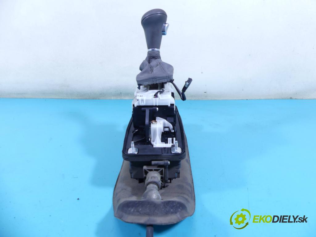 Audi A4 B8 2007-2015 2.0 TDI 143 HP automatic 105 kW 1968 cm3 4- Páka: Změny: stupeň,rýchlosť 8K1713041H (Rýchlostné páky / kulisy)