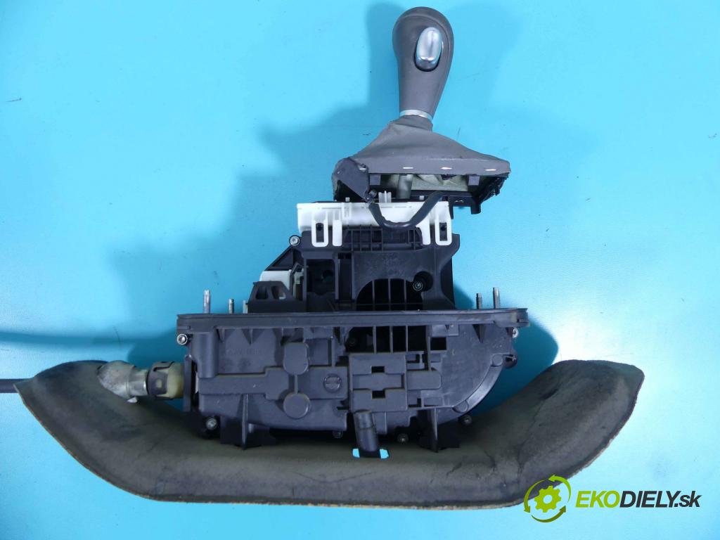 Audi A4 B8 2007-2015 2.0 TDI 143 HP automatic 105 kW 1968 cm3 4- Páka: Změny: stupeň,rýchlosť 8K1713041H (Rýchlostné páky / kulisy)