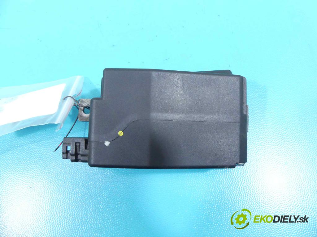 Audi A4 B8 2007-2015 2.0 TDI 143 HP automatic 105 kW 1968 cm3 4- Blokáda: řízení: 8K0905852D (Ostatné)