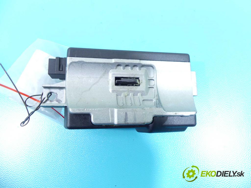 Audi A4 B8 2007-2015 2.0 TDI 143 HP automatic 105 kW 1968 cm3 4- Blokáda: řízení: 8K0905852D (Ostatné)