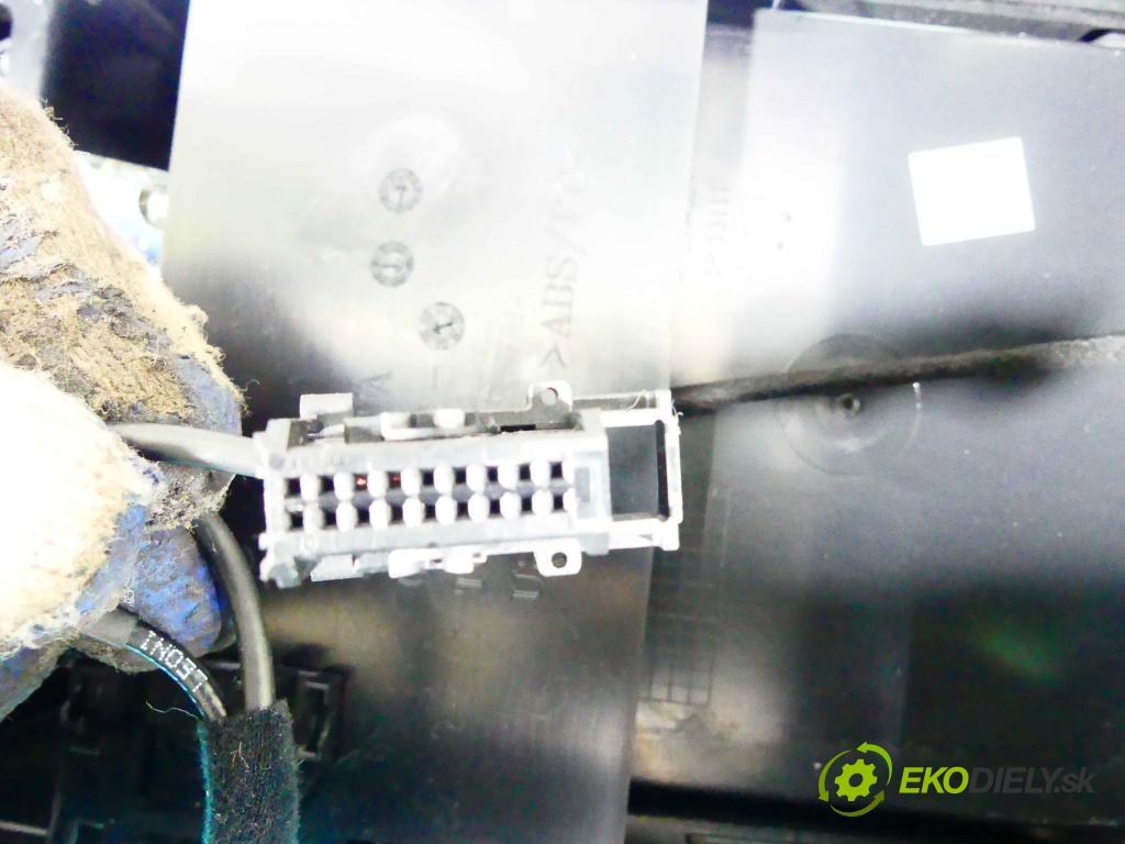 Bmw X5 E70 2006-2013 3.0d 235 HP automatic 173 kW 2993 cm3 5- operadlo 70W2002-02 (Lakťové opierky)