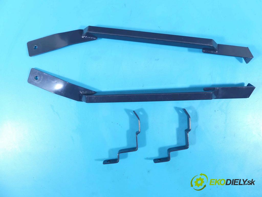 Hyundai I30 I 2007-2012 1.4 16v 109 HP manual 80,2 kW 1396 cm3 5- Stena: Přepážka:  (Ostatné)