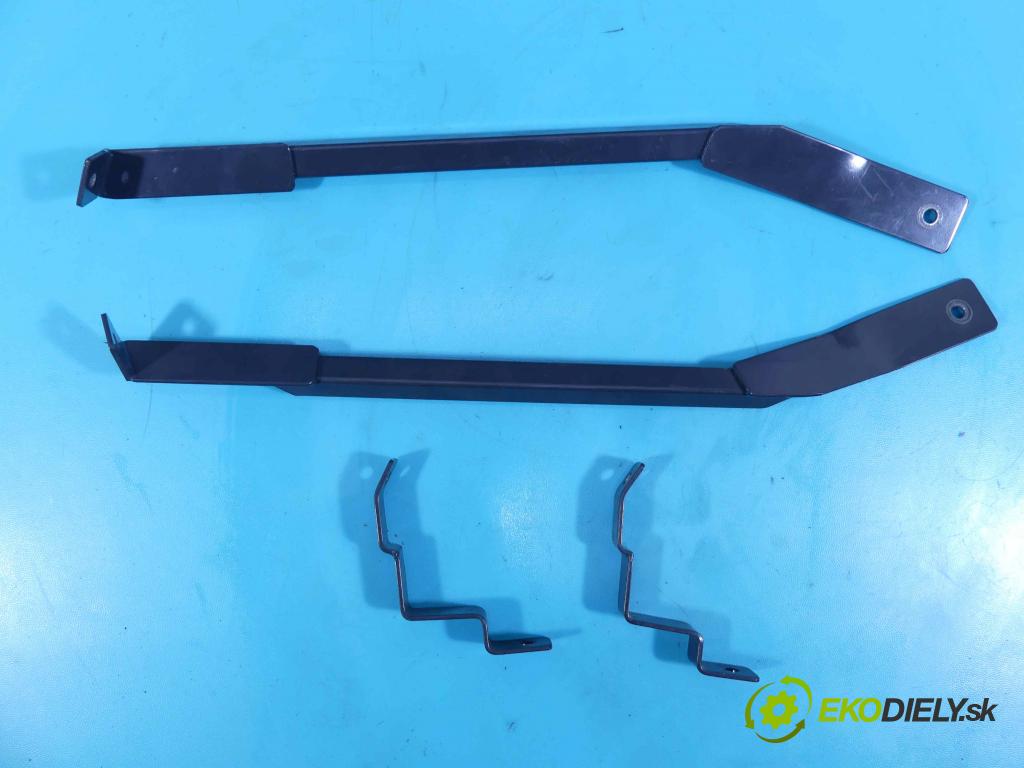 Hyundai I30 I 2007-2012 1.4 16v 109 HP manual 80,2 kW 1396 cm3 5- Stena: Přepážka:  (Ostatné)