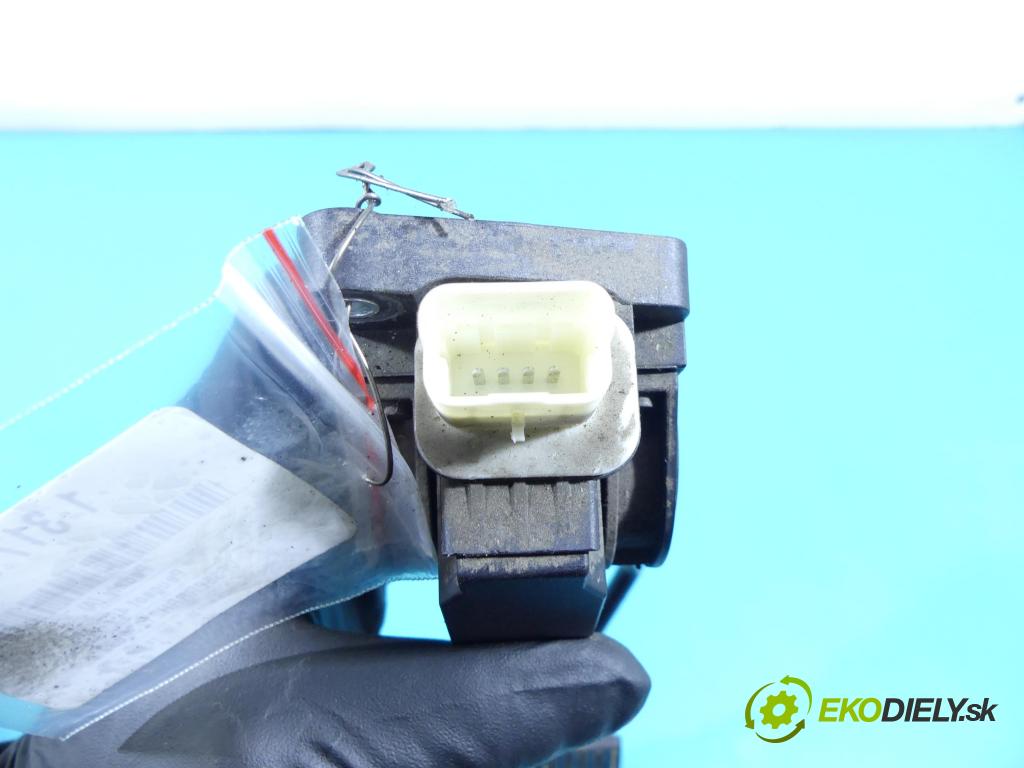 Peugeot 407 2.0 hdi 136 HP manual 100 kW 1997 cm3 5- pedále 9644939680 (Pedále)