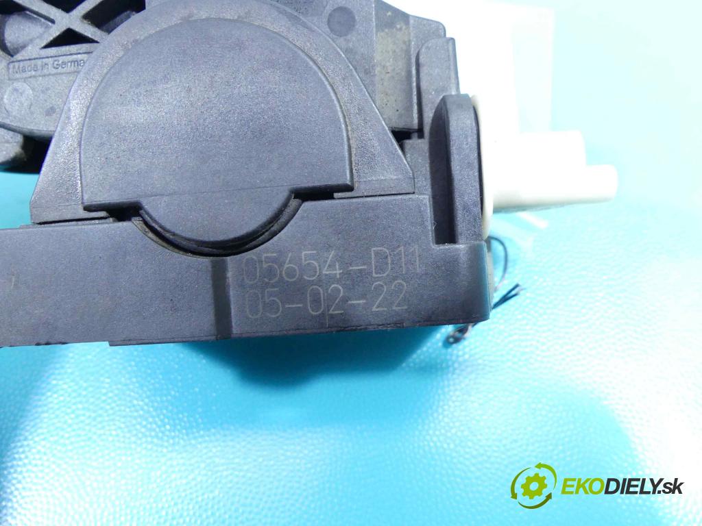 Peugeot 407 2.0 hdi 136 HP manual 100 kW 1997 cm3 5- pedále 9644939680 (Pedále)