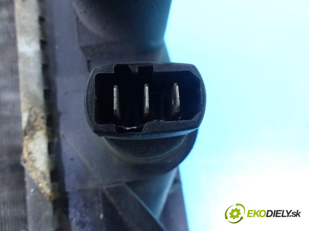 Vw Passat B5 1995-2005 1.6 101 HP manual 74 kW 1595 cm3 4- chladič 8D0121251AC (Chladiče)