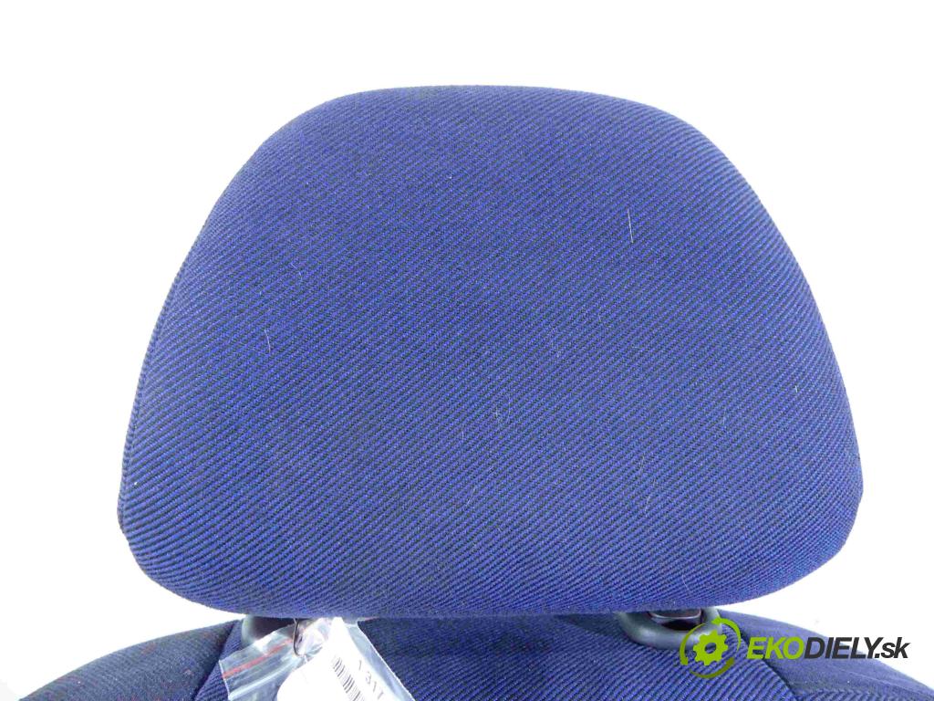 Peugeot 307 1.4 8v 75 HP manual 55 kW 1360 cm3 3- Sedačka pravý  (Sedačky, sedadlá)