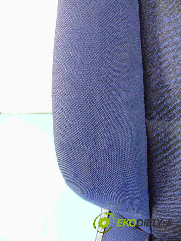 Peugeot 307 1.4 8v 75 HP manual 55 kW 1360 cm3 3- Sedačka pravý  (Sedačky, sedadlá)