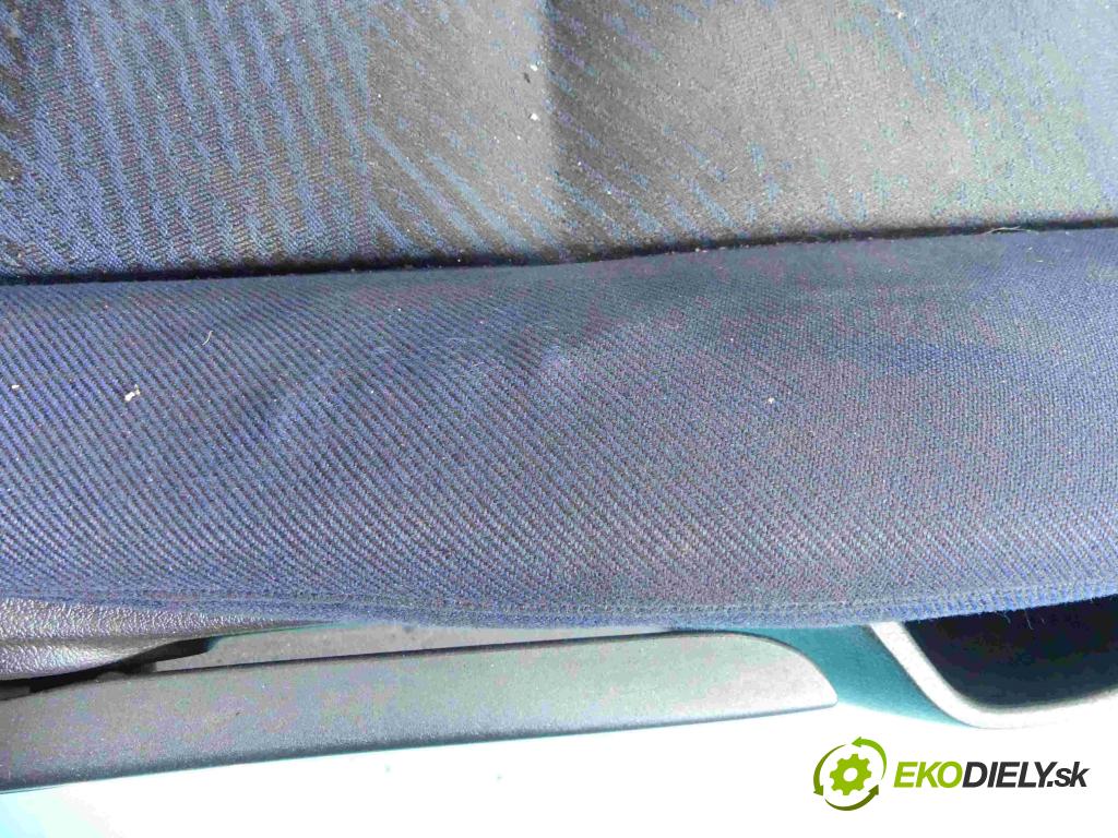 Peugeot 307 1.4 8v 75 HP manual 55 kW 1360 cm3 3- Sedačka pravý  (Sedačky, sedadlá)