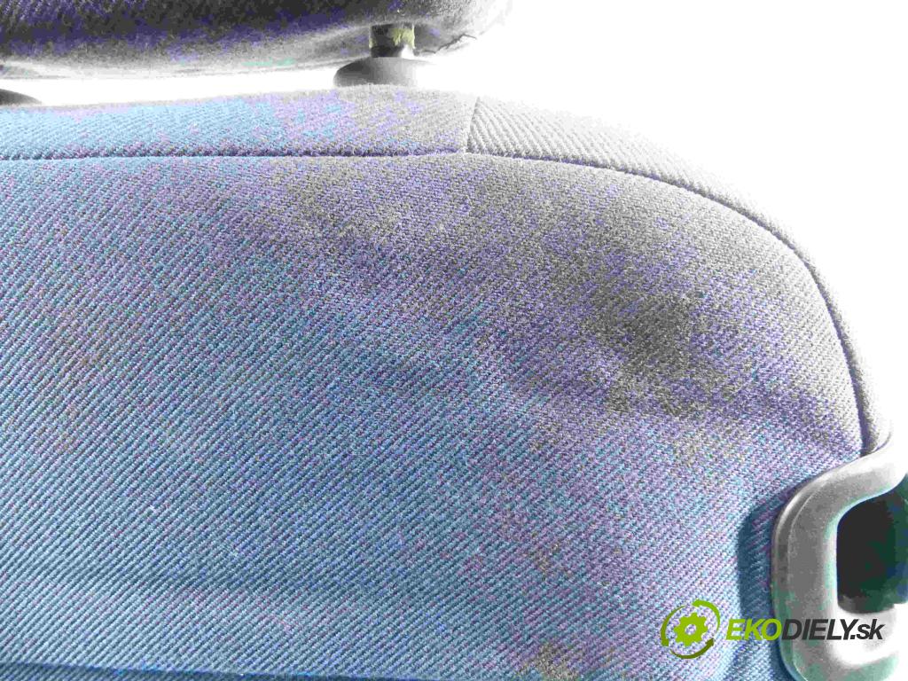 Peugeot 307 1.4 8v 75 HP manual 55 kW 1360 cm3 3- Sedačka pravý  (Sedačky, sedadlá)