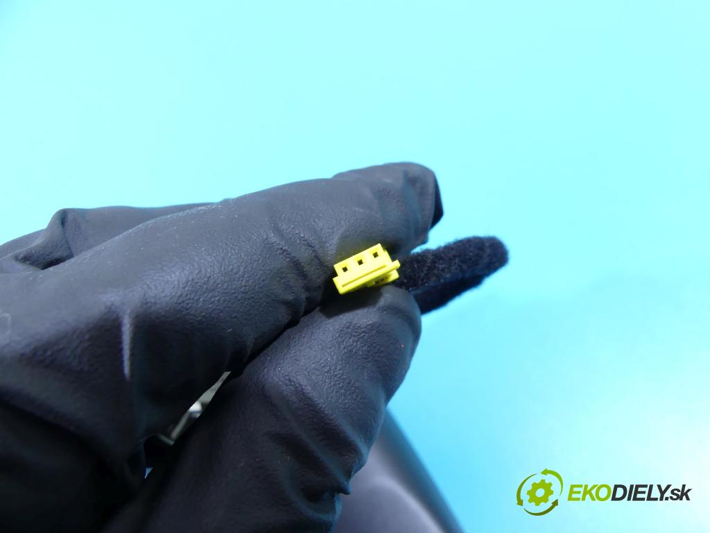 Porsche Panamera I 970 2009-2016 4.8 V8 400KM automatic 294 kW 4806 cm3 5- zpětné zrcátko vnitřní 7PP857511G (Světla vnitřní)