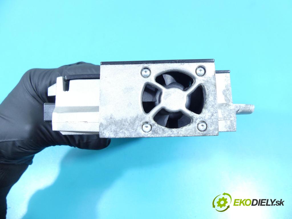 Porsche Panamera I 970 2009-2016 4.8 V8 400KM: automatic 294 kW 4806 cm3 5- Zesilovač: 7PP035223P (Zosilňovače)