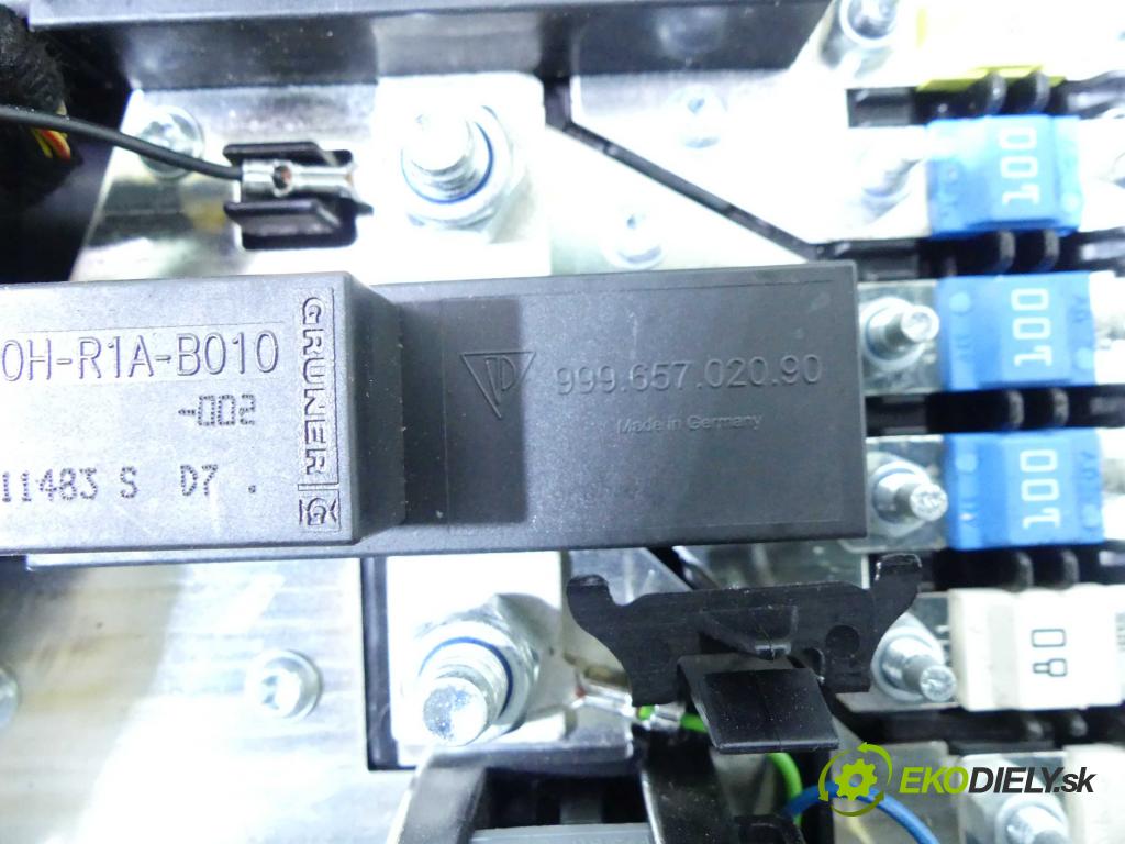 Porsche Panamera I 970 2009-2016 4.8 V8 400KM automatic 294 kW 4806 cm3 5- skříňka pojistková 970.610.303.01 (Pojistkové skříňky)