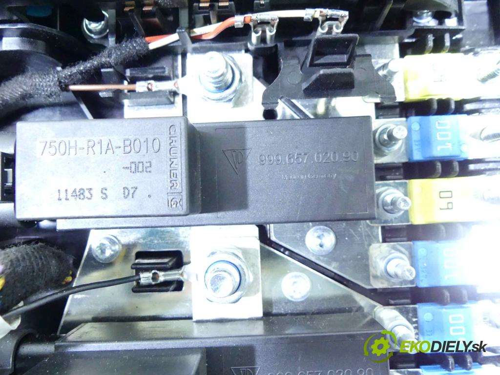 Porsche Panamera I 970 2009-2016 4.8 V8 400KM automatic 294 kW 4806 cm3 5- skříňka pojistková 970.610.303.01 (Pojistkové skříňky)