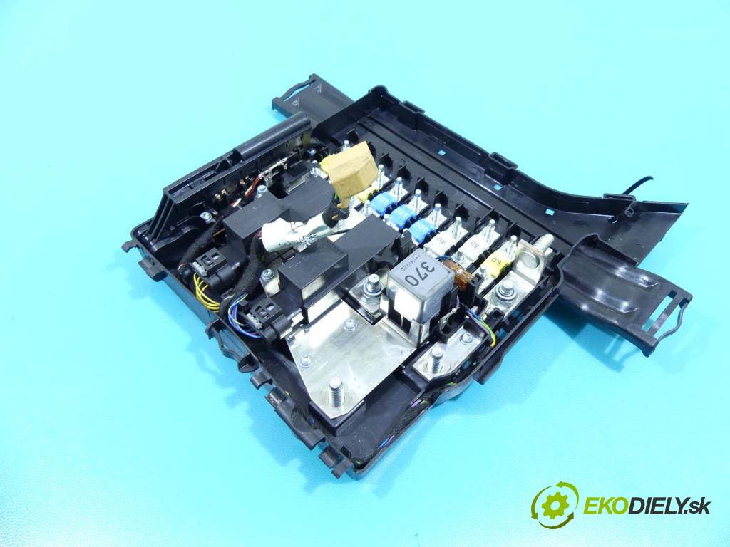 Porsche Panamera I 970 2009-2016 4.8 V8 400KM automatic 294 kW 4806 cm3 5- skříňka pojistková 970.610.303.01 (Pojistkové skříňky)