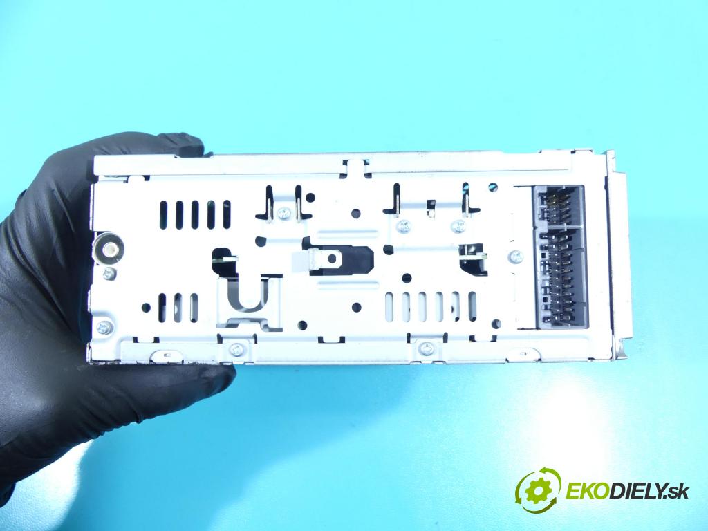 Chrysler Voyager IV 2000-2007 2.8 crd: 150 HP manual 110 kW 2776 cm3 5- Radio originál P05091610AB