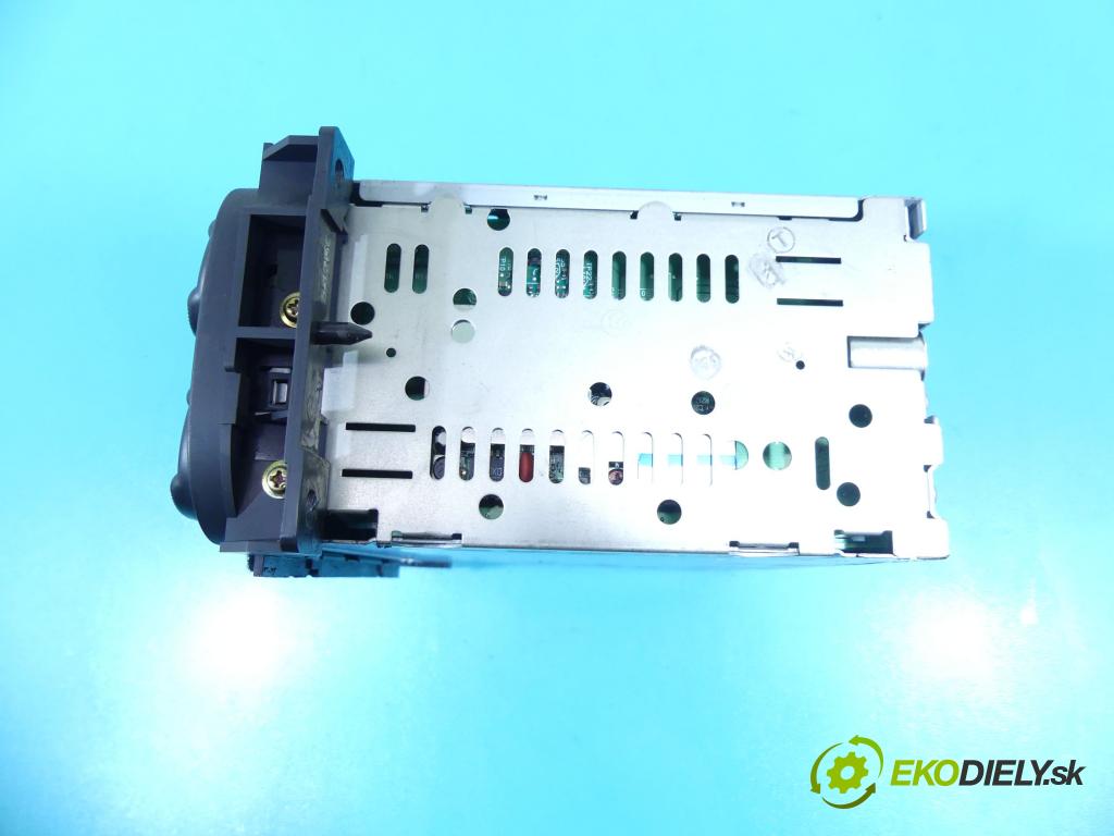 Chrysler Voyager IV 2000-2007 2.8 crd: 150 HP manual 110 kW 2776 cm3 5- Radio originál P05091610AB