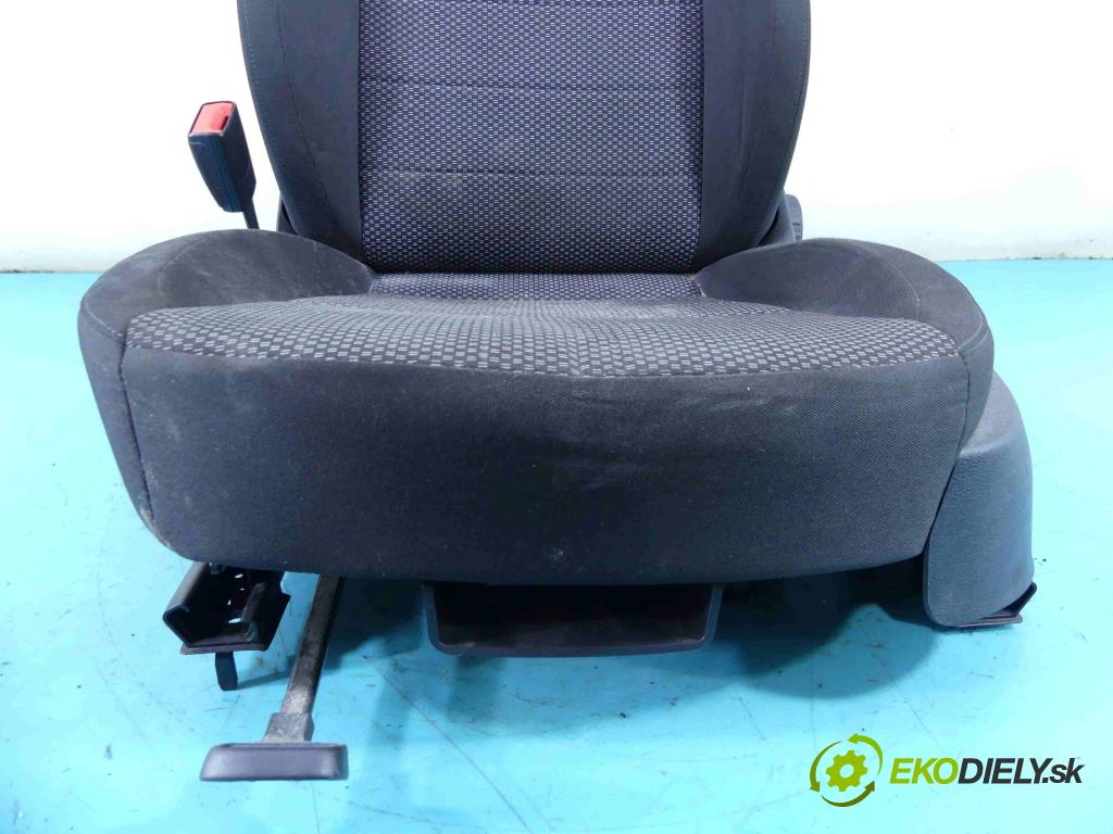 Skoda Octavia III 2013- 1.6 tdi 110 HP manual 81 kW 1598 cm3 5- Sedačka ľavý  (Sedačky, sedadlá)