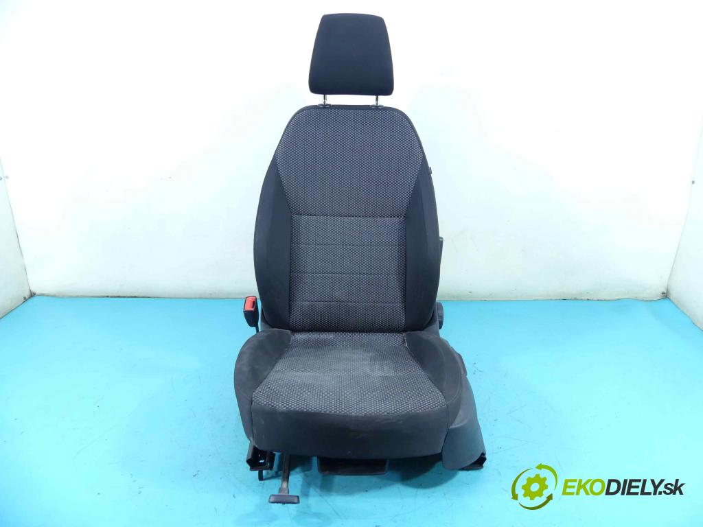 Skoda Octavia III 2013- 1.6 tdi 110 HP manual 81 kW 1598 cm3 5- Sedačka ľavý  (Sedačky, sedadlá)