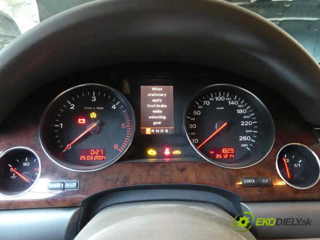 Audi A8 D3 2002-2009 3.0 tdi 232KM automatic 171 kW 2967 cm3 4- prístrojovka/ budíky 4E0920900K (Prístrojové dosky, displeje)