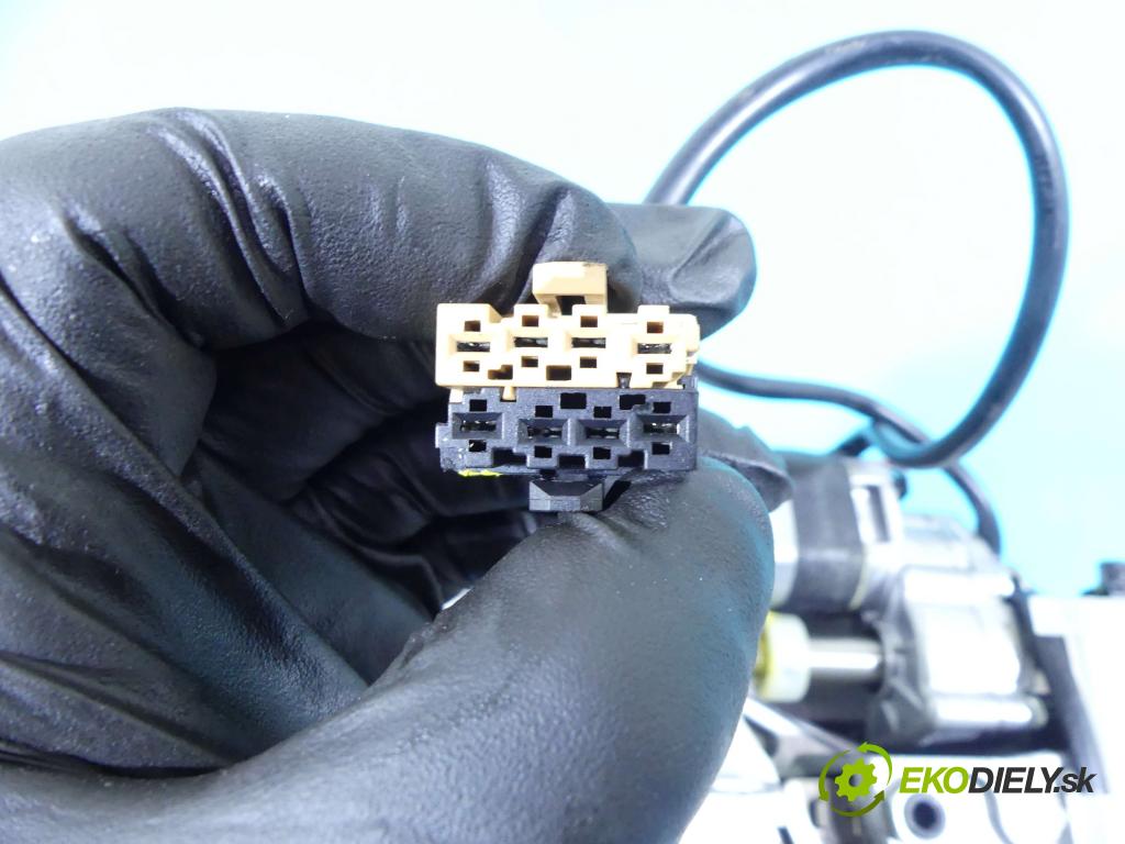 Audi A8 D3 2002-2009 3.0 tdi 232KM automatic 171 kW 2967 cm3 4- Stĺpik volant 4E0419501J (Tyč riadenia (volantu))