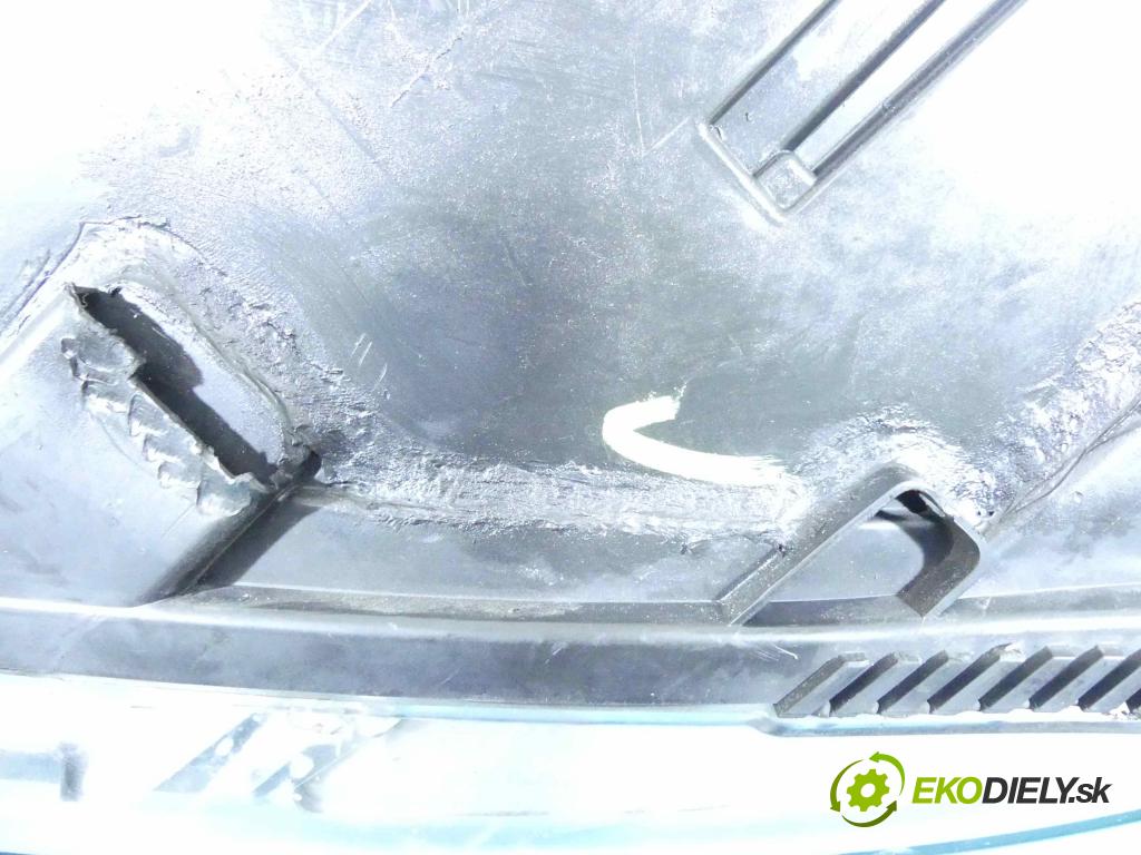 Audi A8 D3 2002-2009 3.0 tdi 232KM automatic 171 kW 2967 cm3 4- Reflektor: pravý  (Pravé)