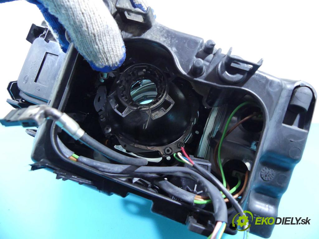 Audi A8 D3 2002-2009 3.0 tdi 232KM automatic 171 kW 2967 cm3 4- Reflektor: pravý  (Pravé)