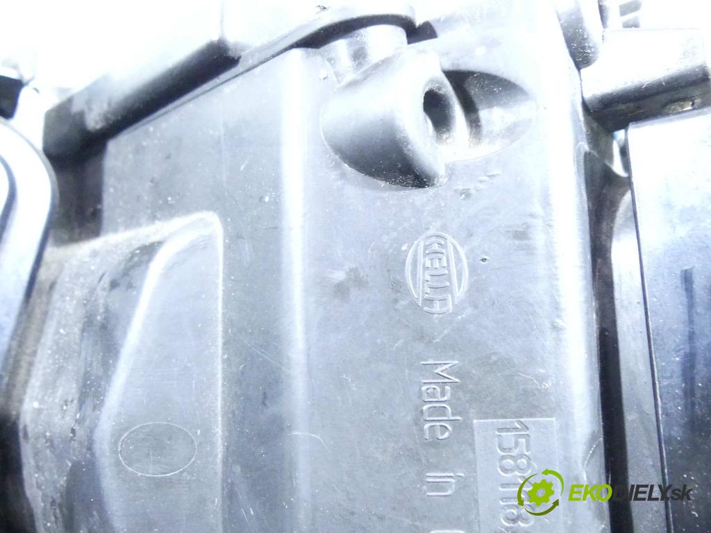 Audi A8 D3 2002-2009 3.0 tdi 232KM automatic 171 kW 2967 cm3 4- Reflektor: pravý  (Pravé)