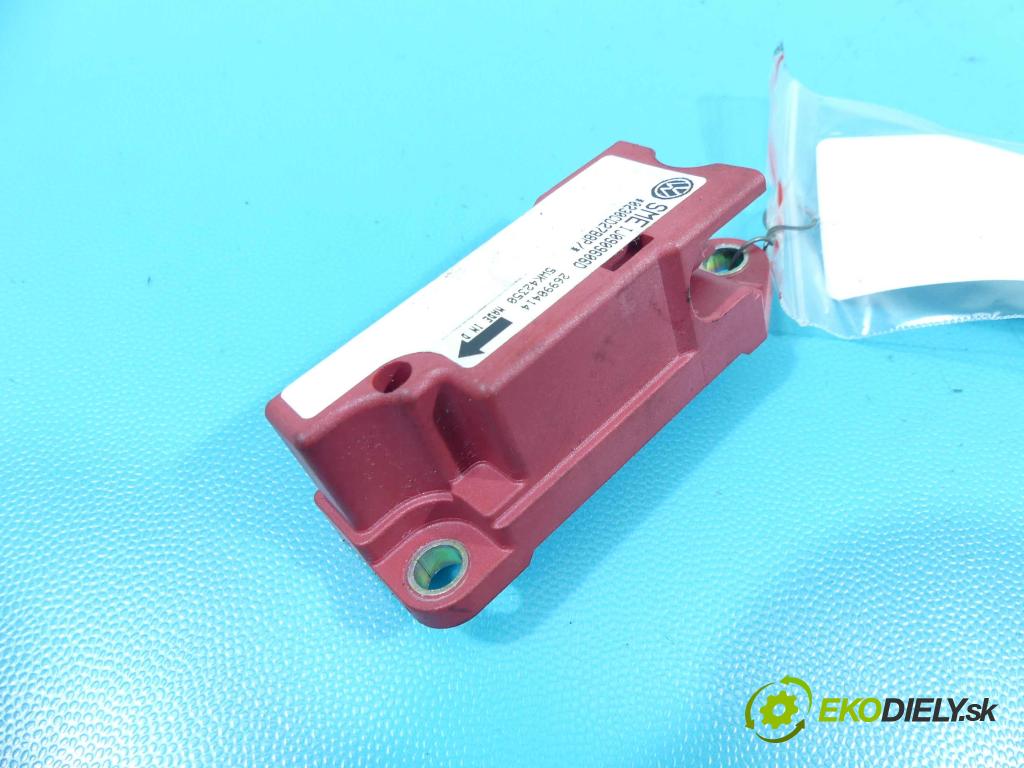 Vw Bora 1.6 8v 101 HP manual 74 kW 1595 cm3 4- snímač šokovat: 1J0909606D (Snímače nárazu)