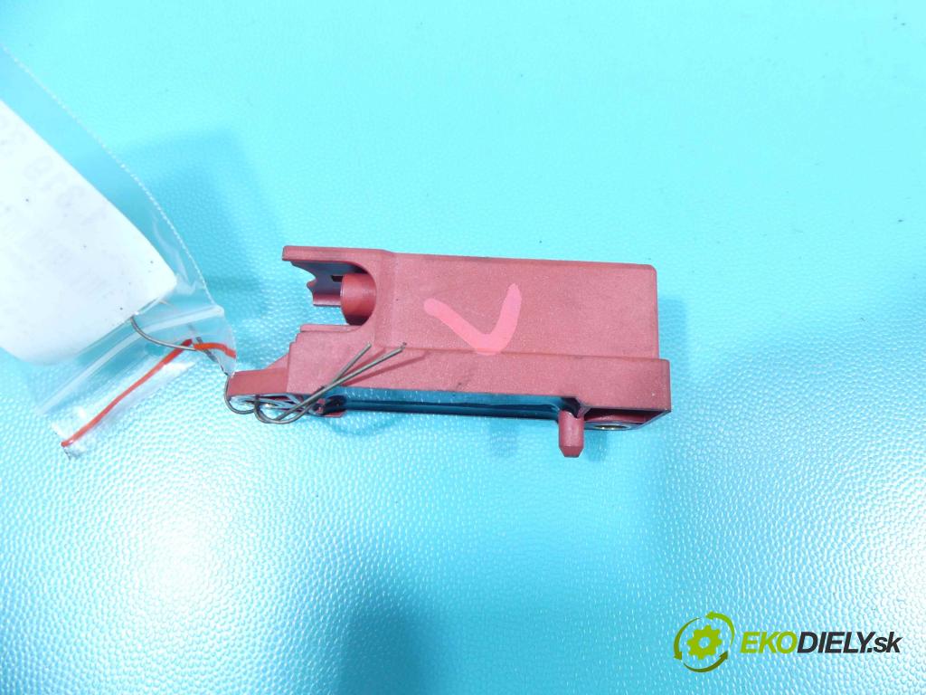 Vw Bora 1.6 8v 101 HP manual 74 kW 1595 cm3 4- snímač šokovat: 1J0909606D (Snímače nárazu)