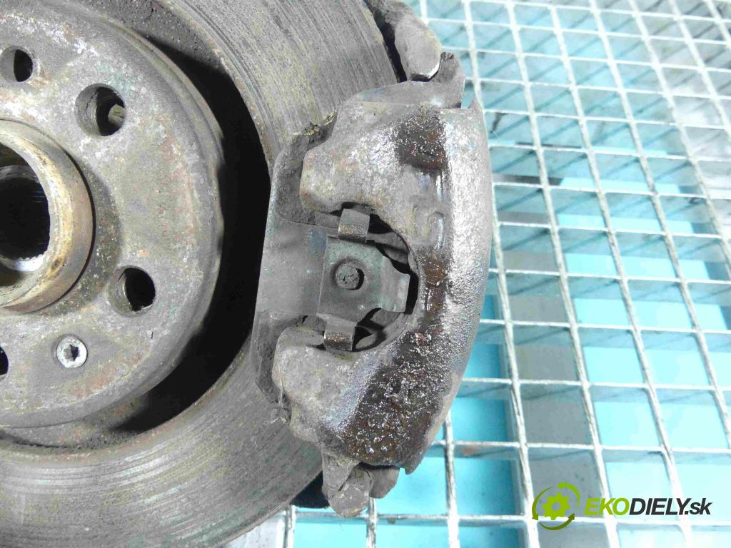 Vw Bora 1.6 8v 101 HP manual 74 kW 1595 cm3 4- brzdič predné pravý (Ostatné)