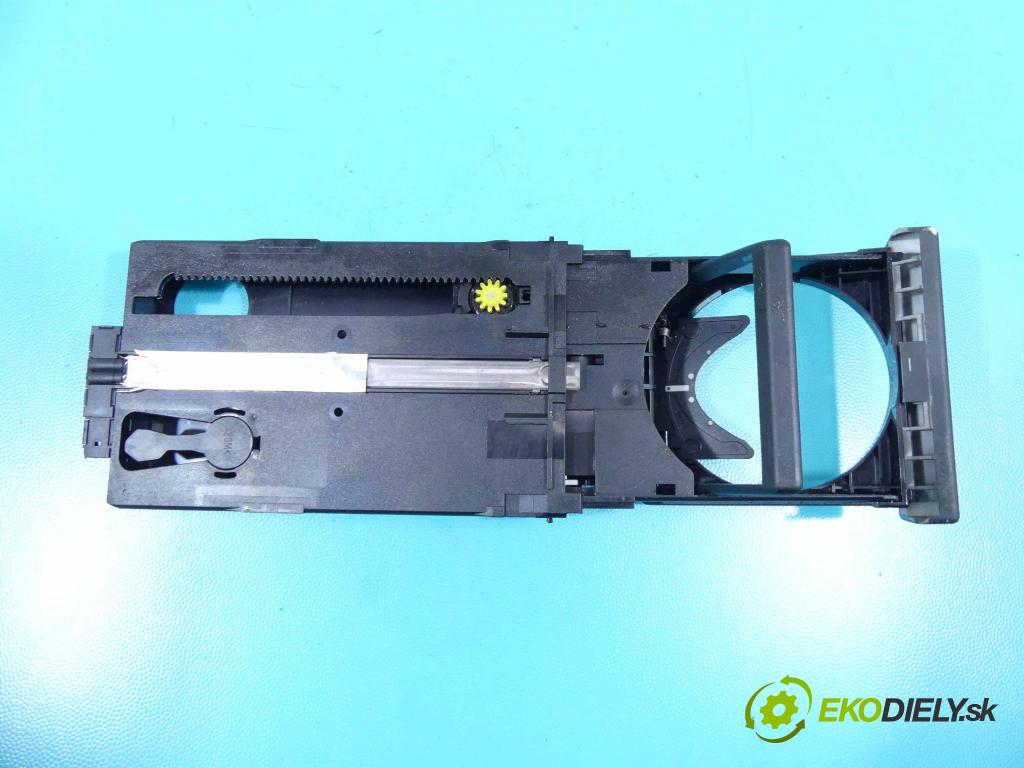 Audi A6 C5 1997-2004 2.5 TDI 179KM automatic 132 kW 2496 cm3 5- Rukojeť: na nápoje: 4B0862534D (Úchyty, držiaky na nápoje)