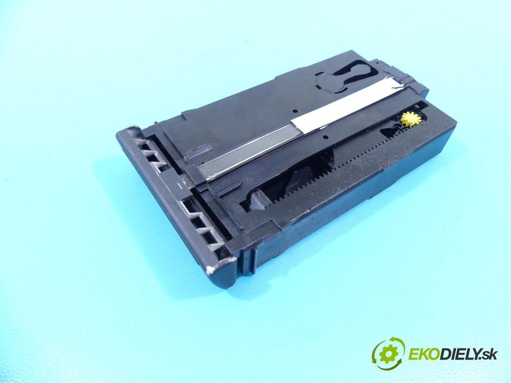 Audi A6 C5 1997-2004 2.5 TDI 179KM automatic 132 kW 2496 cm3 5- Rukojeť: na nápoje: 4B0862534D (Úchyty, držiaky na nápoje)