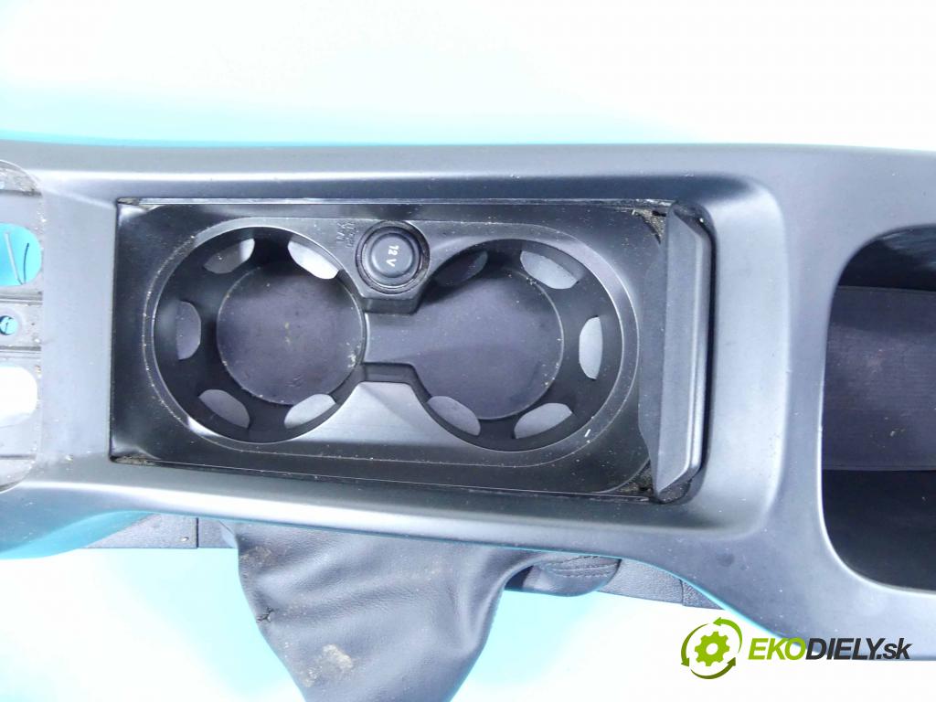 Volvo V40 II 2012-2019 1.6 D2 114 HP manual 84 kW 1560 cm3 5- operadlo 08632777 (Lakťové opierky)