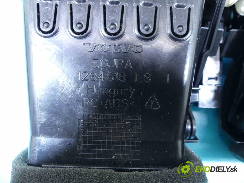 Volvo V40 II 2012-2019 1.6 D2 114 HP manual 84 kW 1560 cm3 5- Mřížka: kúrenia stredová 1284618 (Mriežky kúrenia (fukáre))