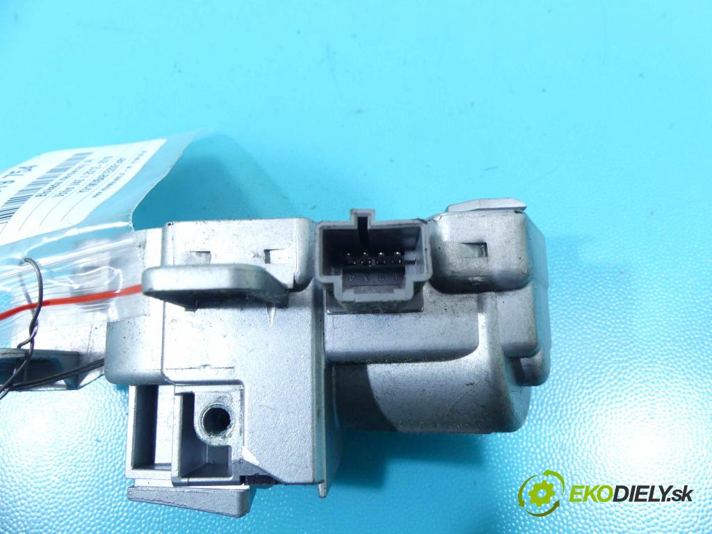 Volvo V40 II 2012-2019 1.6 D2 114 HP manual 84 kW 1560 cm3 5- Blokáda: řízení: P31340956 (Ostatné)