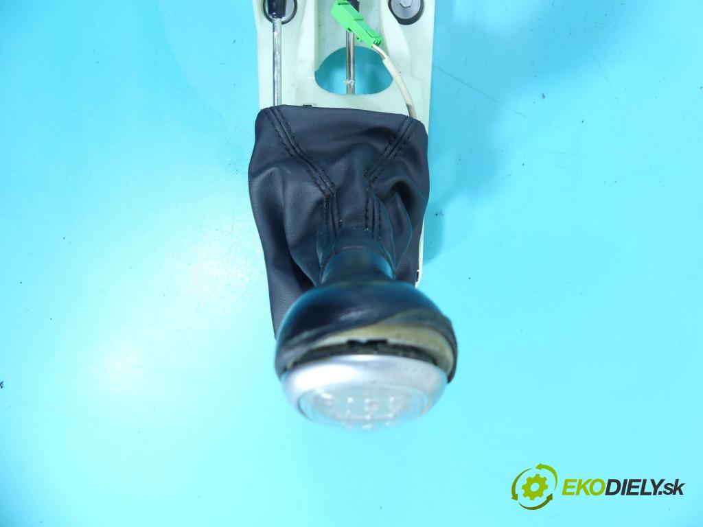 Volvo V40 II 2012-2019 1.6 D2 114 HP manual 84 kW 1560 cm3 5- Páka: Změny: stupeň,rýchlosť 31367434 (Rýchlostné páky / kulisy)